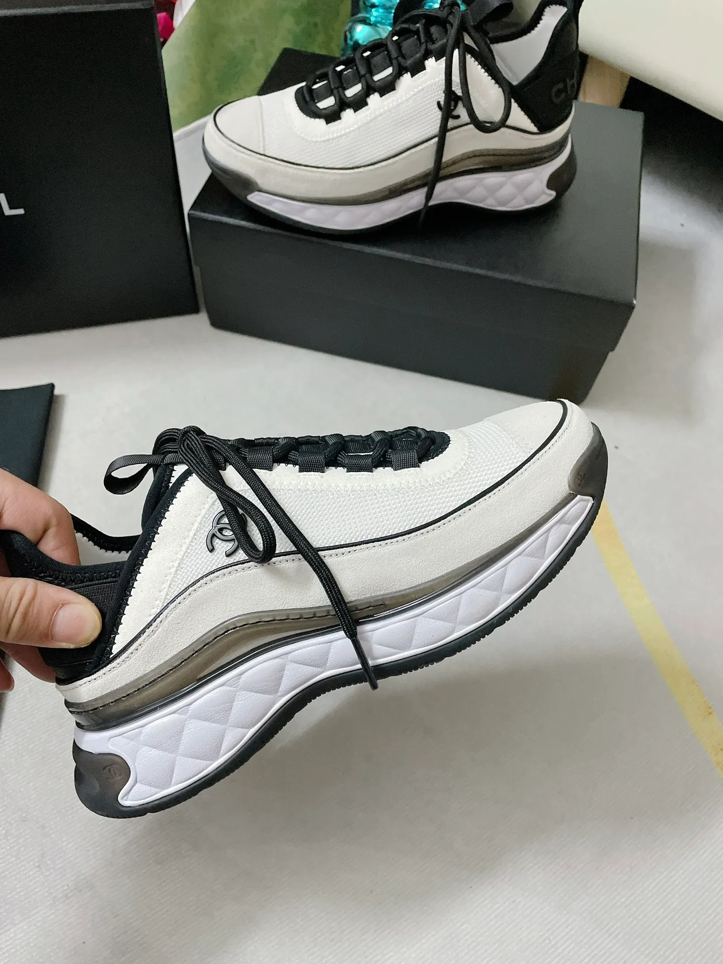 👟👟Ex-factory price 480👟👟 Women's Shoes Factory Women's Shoes Women's Clothing Sizes: 35-45 in stock, welcome sign, tasting details. Chanel Chanel Couple Style Xiaoxiang Casual Sports Shoes Dad Shoes Couple Style Counter original version 1:1, each color is accurately matched and internally marked. Black and gold logo. Fabric: Silk cowhide/Imported sheep tendon Outsole: T👟👟Ex-factory price U outsole/Transparent crystal bottom Comes with flip-top magnet box, complete package